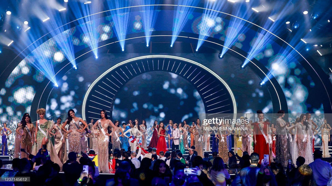 Zoom cận Kim Duyên trong đêm bán kết Miss Universe: Nhan sắc và thần thái đỉnh, cơ hội nào cho vị trí trong Top 5? - Ảnh 8.