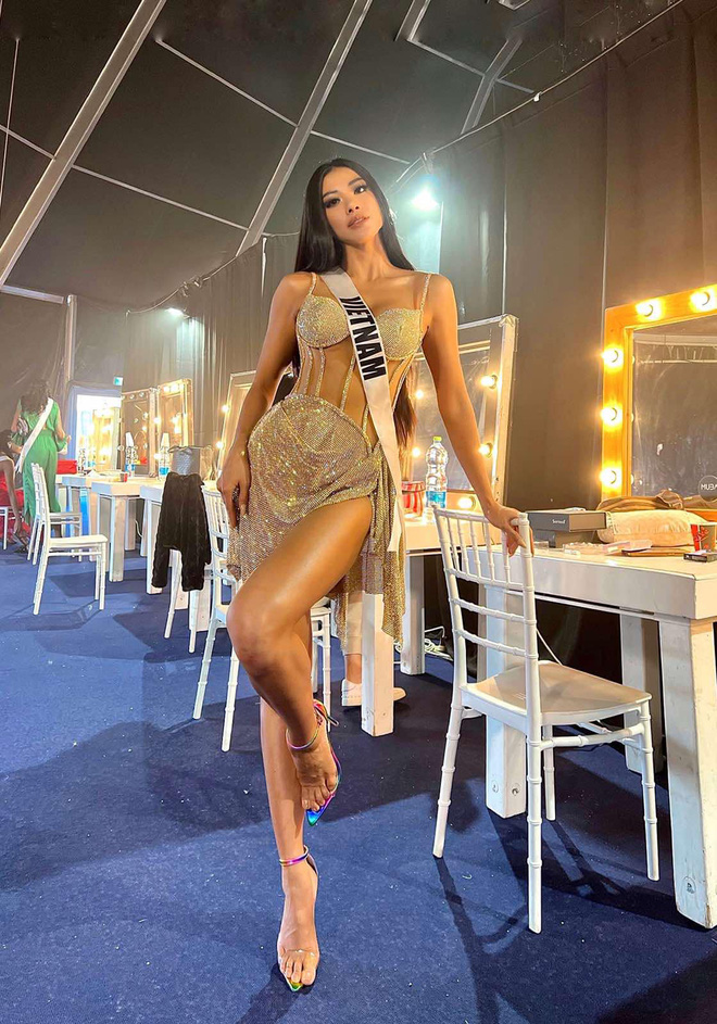 Zoom cận Kim Duyên trong đêm bán kết Miss Universe: Nhan sắc và thần thái đỉnh, cơ hội nào cho vị trí trong Top 5? - Ảnh 10.