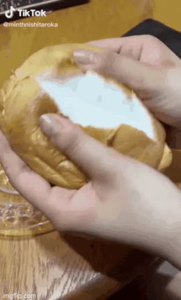 Chiếc bánh mì căng mướt như da em bé làm thoả mãn mọi cặp mắt, xem clip mà ước gì được cắn một miếng - Ảnh 3. Chiếc bánh mì căng mướt như da em bé làm thoả mãn mọi cặp mắt, xem clip mà ước gì được cắn một miếng - Ảnh 3.