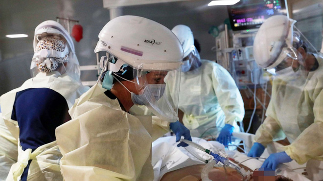 Người ta đang chết nhanh chưa từng thấy: Bi kịch xảy ra tại bệnh viện chữa Covid của Mỹ ngay lúc này - Ảnh 2. Người ta đang chết nhanh chưa từng thấy: Bi kịch xảy ra tại bệnh viện chữa Covid của Mỹ ngay lúc này - Ảnh 2.