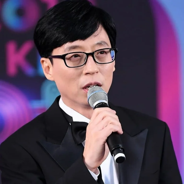 NÓNG: MC quốc dân Yoo Jae Suk xác nhận nhiễm COVID-19 - Ảnh 1.