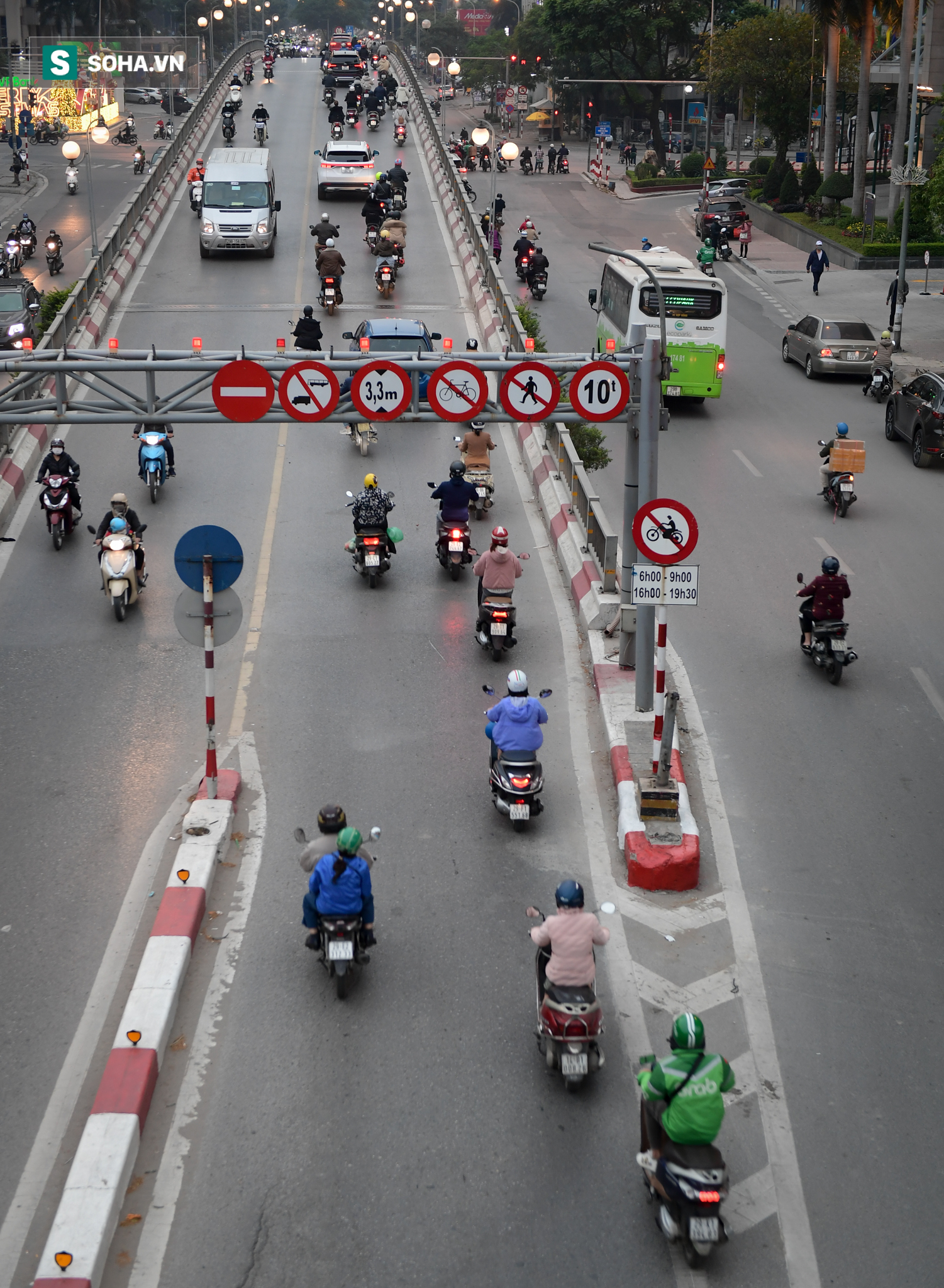 Hà Nội: Khó tin, chỉ cần 7.000 đồng đã được ngồi xe 5 tỷ, có tài xế riêng - Ảnh 10.