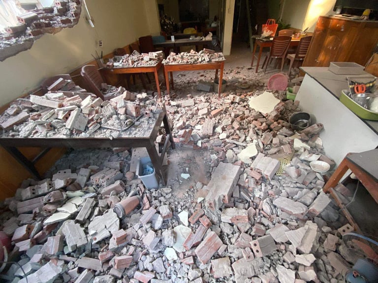 Ngôi nhà 3 tầng bị đổ sập trong giây lát ở Lào Cai - Ảnh 3.