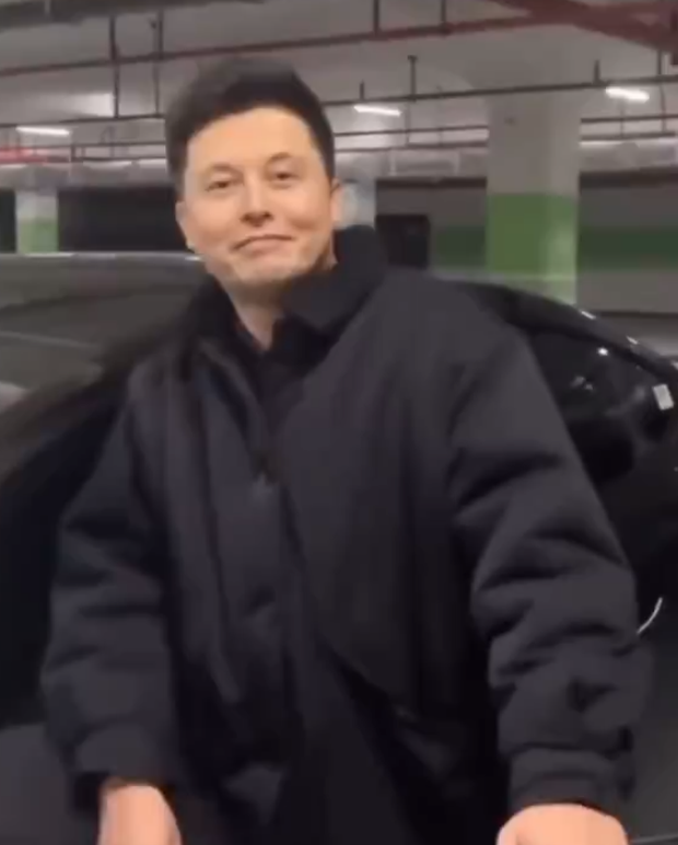 Clip: Bắt gặp song trùng của Elon Musk ở Trung Quốc, cười nhẹ mà thấy sao y bản chính - Ảnh 2.