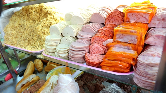 Chủ tiệm bánh mì đắt nhất SG đeo vàng đỏ tay, tan vỡ tặng 1,3 tỷ tình phí cho tri kỷ? - Ảnh 4.