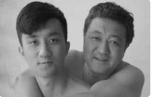 Hai bố con chụp ảnh đen trắng cùng nhau mỗi năm một lần trong suốt 30 năm - Ảnh 6.