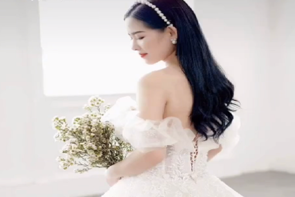 Chồng ngoại tình, gái xinh cùng hội chị em mở tiệc mừng ly hôn hoành tráng - Ảnh 4.