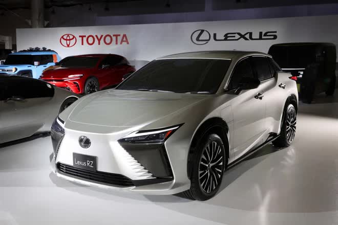 Lộ diện thiết kế hoàn chỉnh của Lexus RZ: Nhiều điểm giống RX, tăng tốc  nhanh hơn Lamborghini Aventador, 700 km mới phải sạc