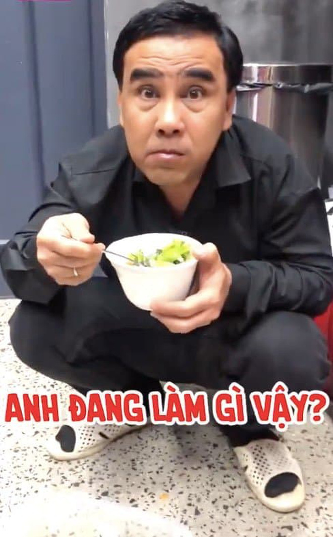 Hé lộ bữa ăn bất ngờ của MC giàu nhất Việt Nam Quyền Linh: Cơm rau đạm bạc, ngồi một góc mà ăn vội - Ảnh 1.
