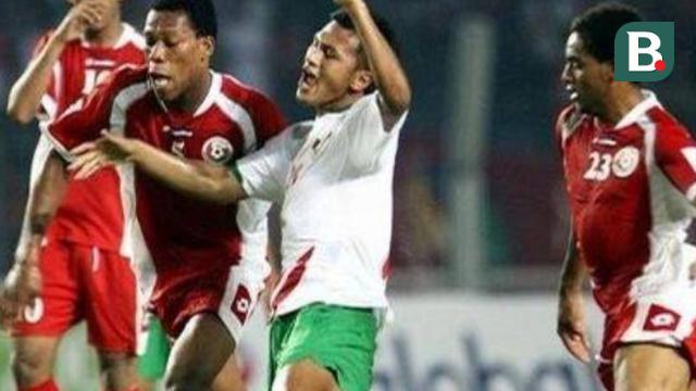 Cựu cầu thủ Indonesia: “Indonesia đã làm Việt Nam nản lòng, cần tấn công phủ đầu Malaysia” - Ảnh 1.