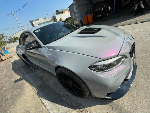 Chiêm ngưỡng hàng độc BMW M2 được chủ nhân “lột xác” bằng gói độ widebody độc đáo - Ảnh 1.