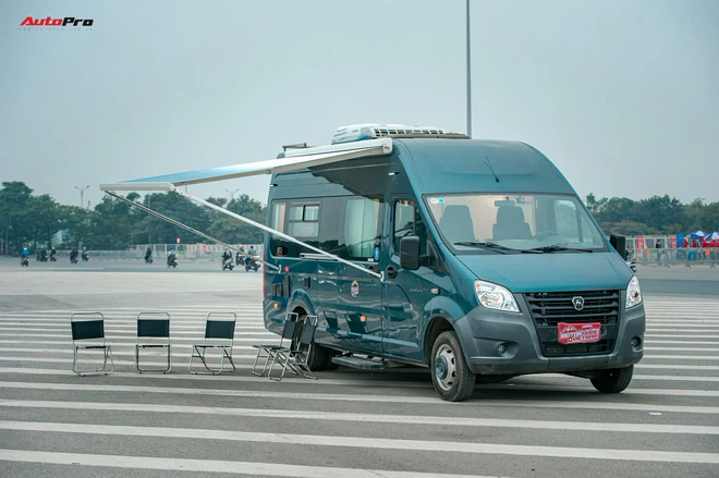 Sắm motorhome giá hơn 2 tỷ đồng, Ngọc Trinh nức nở khen rẻ, để lộ không gian riêng tư với nhiều đồ cực chill để cắm trại dài ngày  - Ảnh 6.