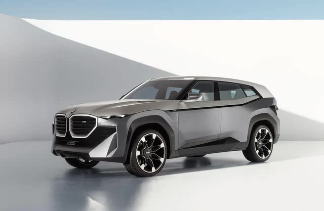 BMW vươn tầm làm siêu SUV: BMW XM sẽ cạnh tranh Lamborghini Urus - Ảnh 1.