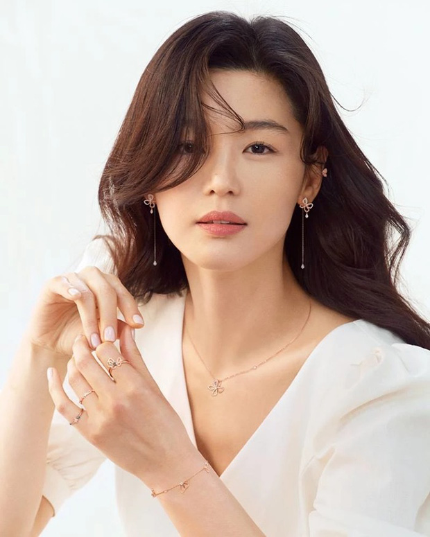 Song Hye Kyo - Jeon Ji Hyun thành 2 nữ diễn viên cát-xê cao nhất Hàn Quốc với 4 tỷ/tập phim, lập kỉ lục nhưng vẫn thua 1 sao nam - Ảnh 4.