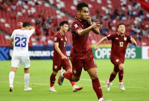 ĐHTB vòng bảng AFF Cup: Vinh danh 3 ngôi sao Việt - Ảnh 4.