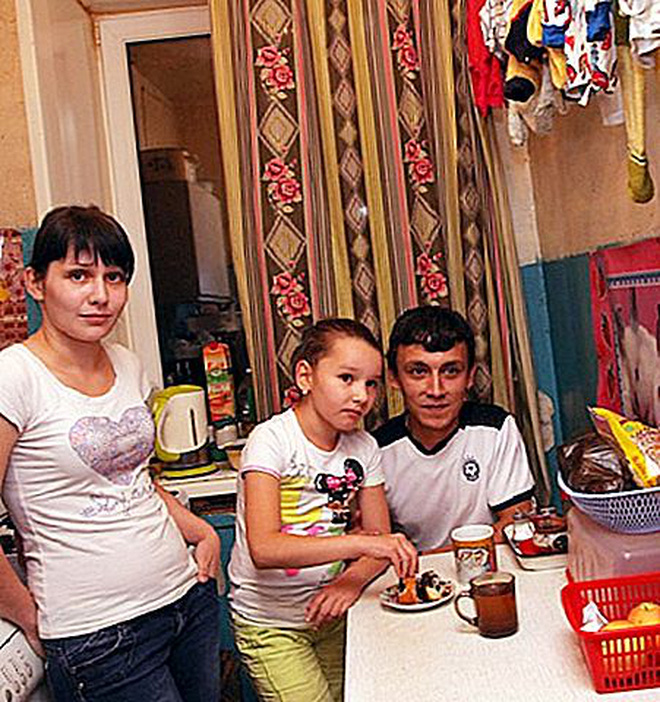 Cô bé làm mẹ năm 11 tuổi gây chấn động Nga 15 năm trước: Số phận đầy gian truân cùng diện mạo già chát dù mới 26 tuổi gây ngỡ ngàng - Ảnh 4.