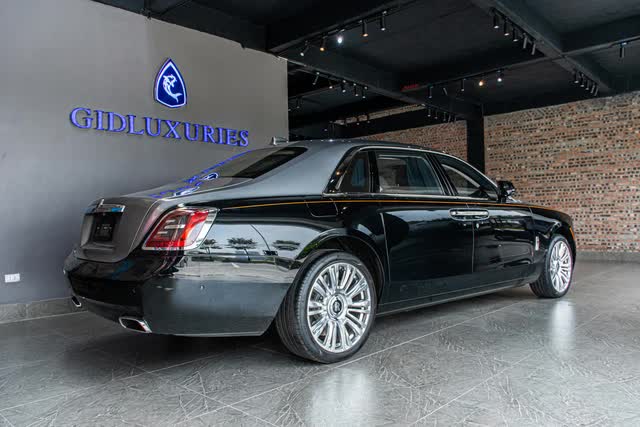 Chất như gia đình Đoàn Di Băng: Tậu liền một lúc 2 chiếc Rolls-Royce, Cullinan dành cho ba mẹ, Ghost là của các công chúa - Ảnh 5.