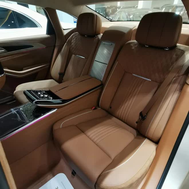 Đại lý tư nhân chào bán Hongqi H9 giá 9 tỷ đồng, khẳng định đánh bật Bentley Mulsanne và Rolls-Royce dù cùng phân khúc E-Class và 5-Series - Ảnh 9.