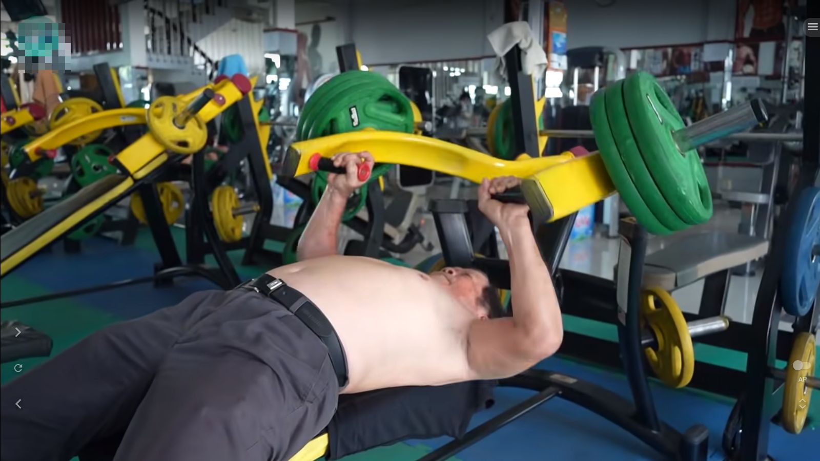 Cụ ông 85 tuổi cơ bắp cuồn cuộn, cưới 2 vợ vẫn sung sức, đam mê cưỡi mô tô khủng - Ảnh 3. Cụ ông 85 tuổi cơ bắp cuồn cuộn, cưới 2 vợ vẫn sung sức, đam mê cưỡi mô tô khủng - Ảnh 3.