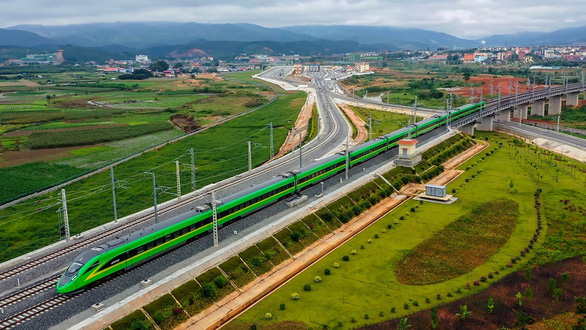 Đường sắt Trung Quốc xây ở Lào làm láng giềng Việt Nam lo sốt vó - Ảnh 1.