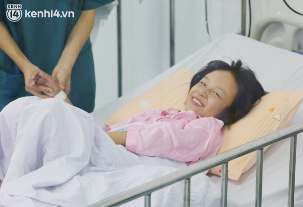  Một nửa hành trình của Gia Hân: Cô bé 7 tuổi hồi sinh từ lá gan của cha trong ca ghép 100% made in Vietnam - Ảnh 7.