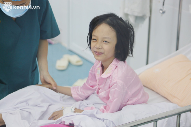  Một nửa hành trình của Gia Hân: Cô bé 7 tuổi hồi sinh từ lá gan của cha trong ca ghép 100% made in Vietnam - Ảnh 10.