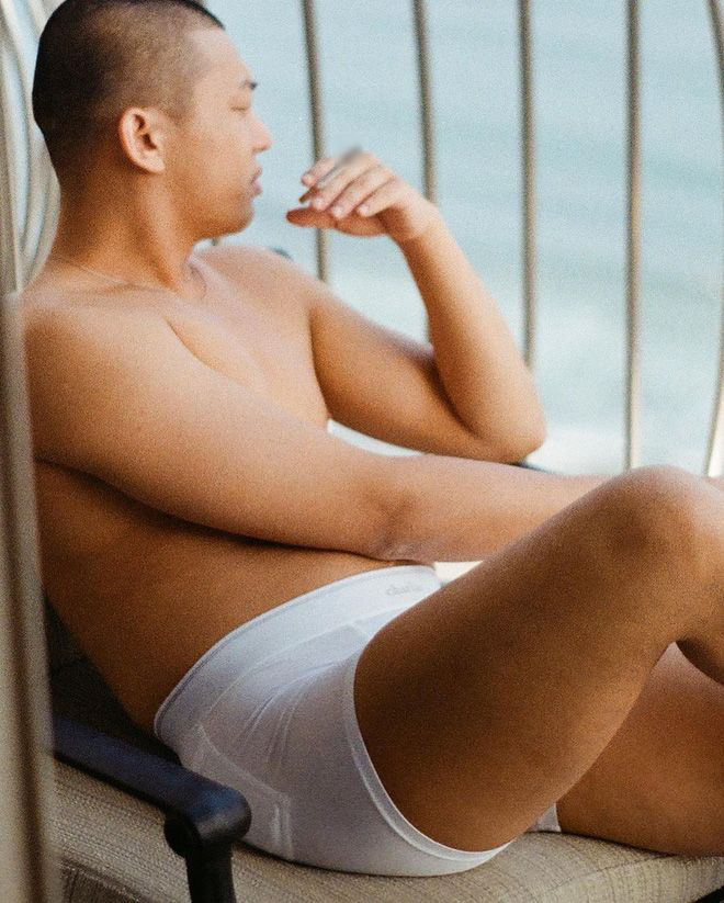 Yoo Ah In: Ảnh đế trẻ nhất Hàn Quốc với vẻ đẹp phi giới tính, cậu bạn thân thích nude, tụt quần hút thuốc lá của Song Hye Kyo - Ảnh 16.