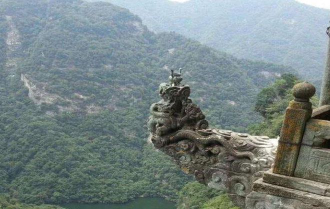 Lư hương “tử thần” trên núi Võ Đang: Cheo leo giữa vách núi, vô số người đã phải mất mạng - Ảnh 7.