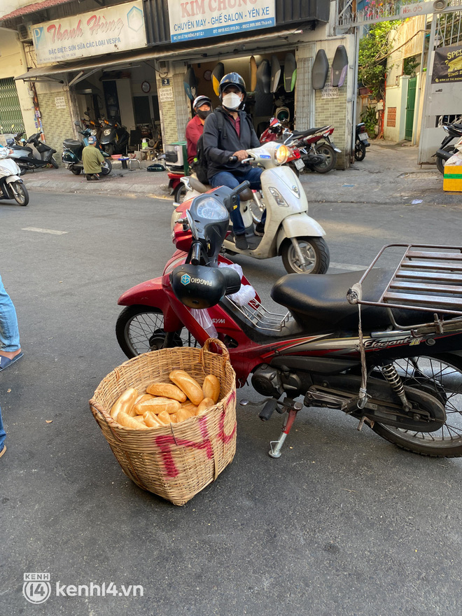  Một chi tiết nhỏ trong quy trình làm bánh mì Huỳnh Hoa cho thấy sự cầu kỳ khủng khiếp của chủ quán, bảo sao hàng chục năm vẫn nổi tiếng - Ảnh 6.