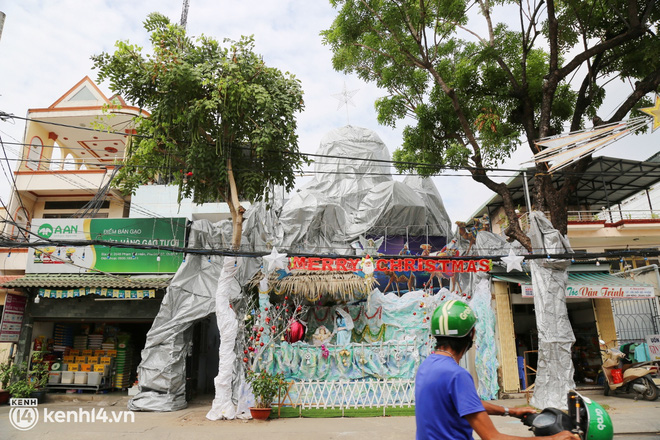 Cảnh vắng lặng chưa từng có của xóm đạo lớn nhất Sài Gòn trước thềm Noel: Năm nay buồn lắm, người nhà mất hết rồi, có còn ai nữa đâu… - Ảnh 7.