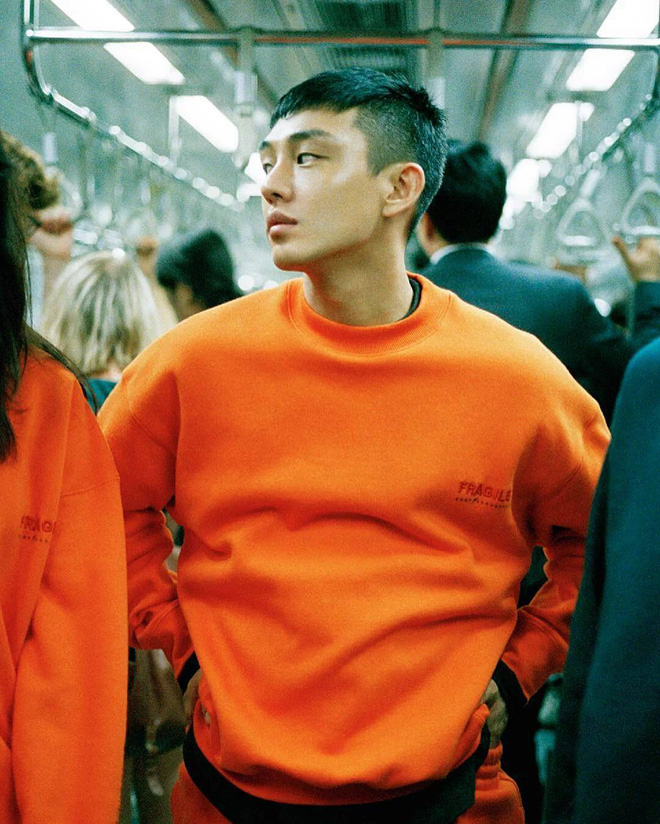 Yoo Ah In: Ảnh đế trẻ nhất Hàn Quốc với vẻ đẹp phi giới tính, cậu bạn thân thích nude, tụt quần hút thuốc lá của Song Hye Kyo - Ảnh 9.