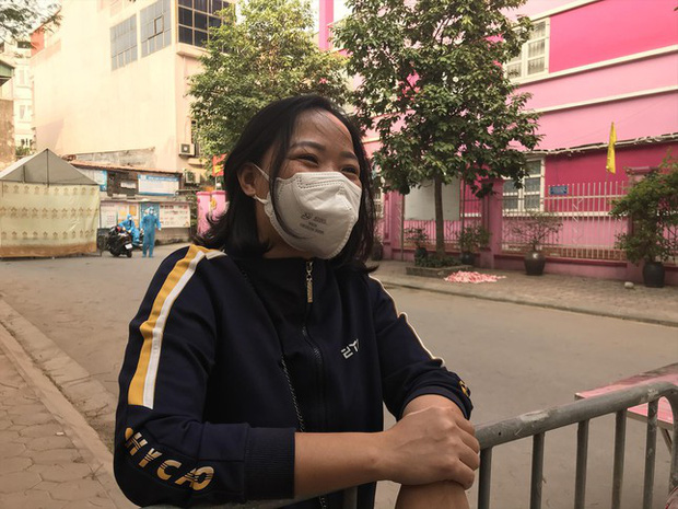 Quá tải hệ thống y tế cơ sở ở Hà Nội: Tôi không có thời gian về nhà - Ảnh 1.