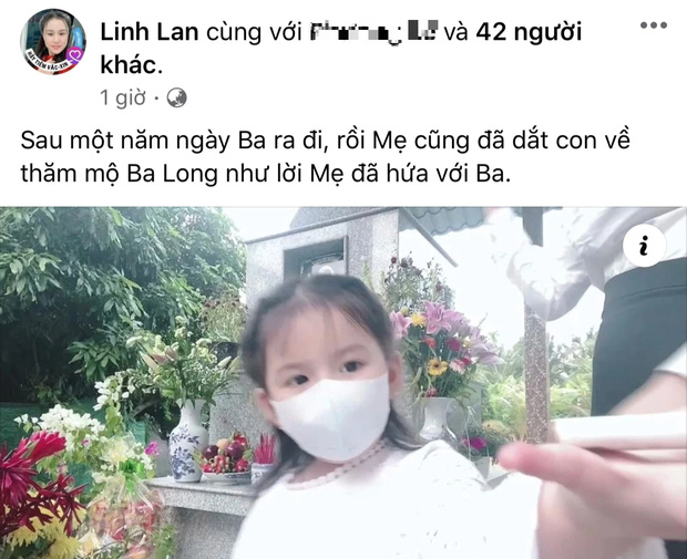  Vợ và con gái tới thăm mộ Vân Quang Long trong ngày giỗ đầu, xúc động nhất là khoảnh khắc này! - Ảnh 1.