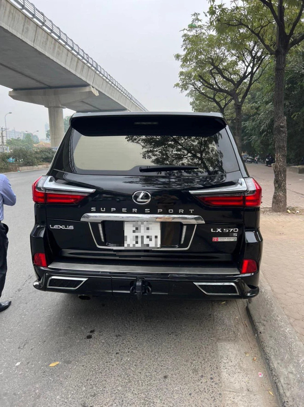 Hà Nội: Phát hiện siêu xe Lexus “đeo nhầm” biển số - Ảnh 1.