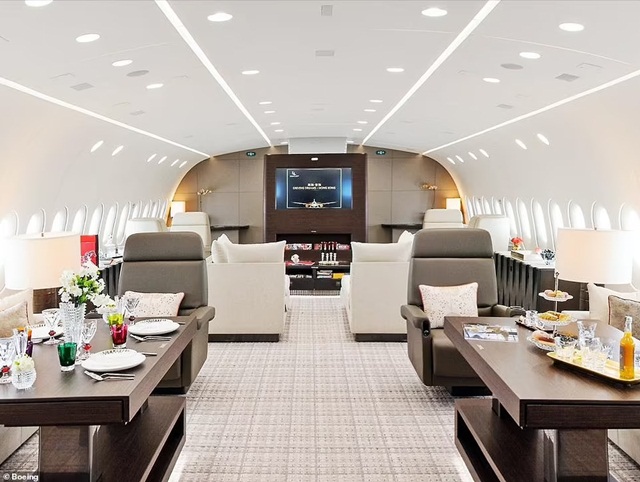 Ông chủ Chelsea chi 300 triệu USD biến máy bay thành khách sạn trên trời lộng lẫy - Ảnh 3.