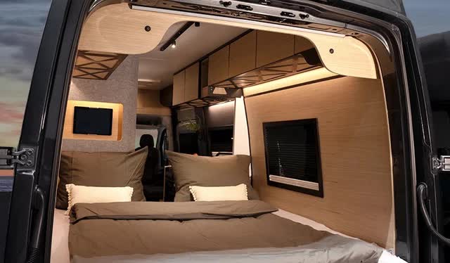 Những motorhome phá đảo năm 2021: Nhà là phải có nóc, rộng tới mức chứa được cả siêu xe - Ảnh 11.