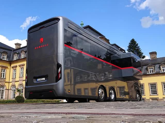 Những motorhome phá đảo năm 2021: Nhà là phải có nóc, rộng tới mức chứa được cả siêu xe - Ảnh 6.