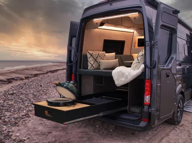 Những motorhome phá đảo năm 2021: Nhà là phải có nóc, rộng tới mức chứa được cả siêu xe - Ảnh 10.