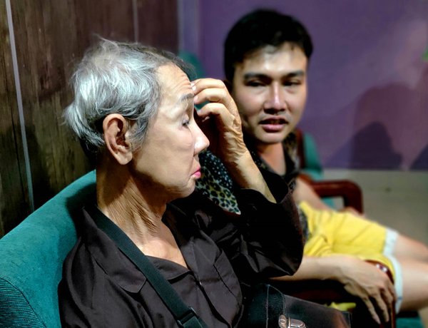 Trang Kim Sa: Tai biến nặng phải đi bán vé số, vợ biết là người chuyển giới vẫn ở bên - Ảnh 3. Trang Kim Sa: Tai biến nặng phải đi bán vé số, vợ biết là người chuyển giới vẫn ở bên - Ảnh 3.