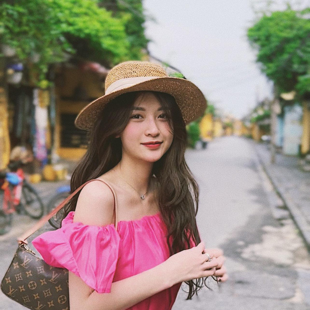 Gái xinh Về Nhà Đi Con comeback Instagram sau 8 tháng gặp ồn ào bằng bộ ảnh hờ hững trong phòng tắm - Ảnh 1.