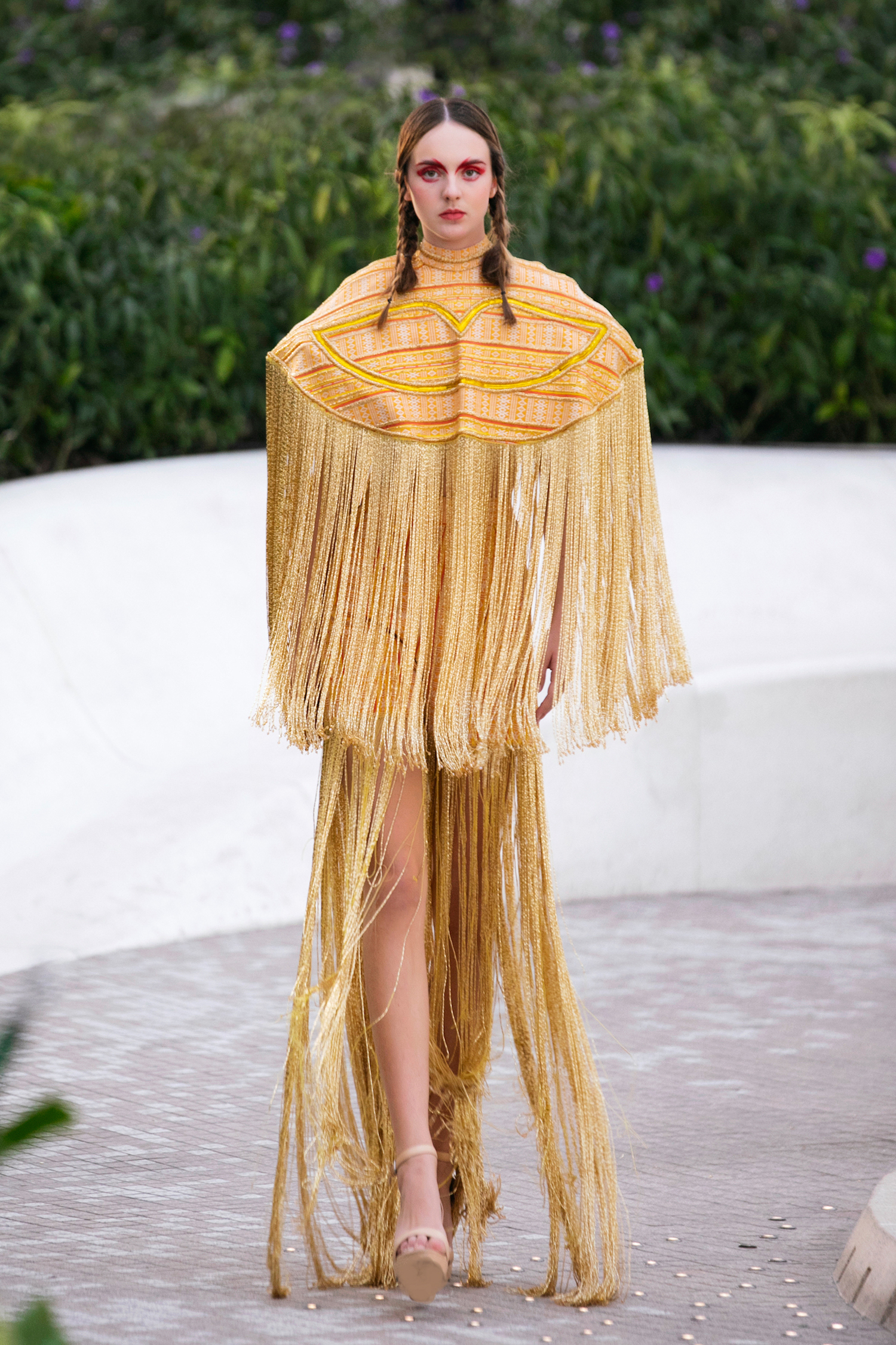 Á hậu Mâu Thủy, Lệ Hằng trình diễn thời trang ở Dubai - Ảnh 4.