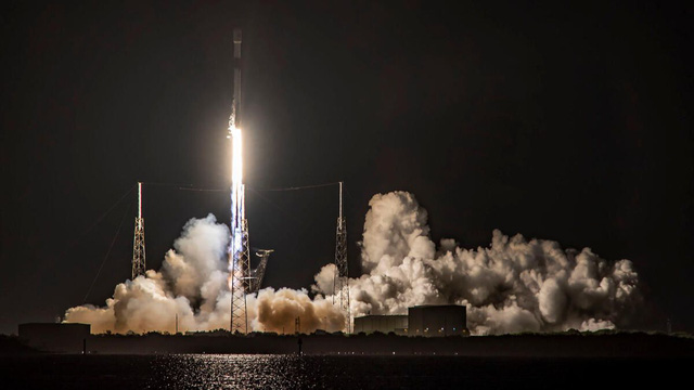 Phản bác lại lời chỉ trích, Elon Musk tuyên bố quỹ đạo Trái Đất đủ chỗ cho hàng chục tỷ vệ tinh  - Ảnh 1.