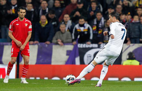 Ronaldo chạm mốc 800 bàn: Top 10 siêu phẩm đẹp nhất sự nghiệp CR7 - Ảnh 5.
