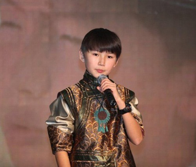 Cậu bé Mông Cổ hát về mẹ từng lay động trái tim triệu người: Cuộc sống sau 10 năm nổi lên như hiện tượng ra sao? - Ảnh 6.