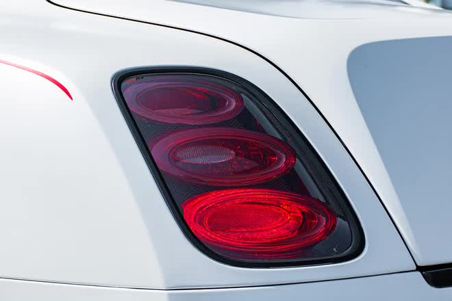 Soi lớp giấy đặc biệt trên Bentley Mulsanne Speed khiến đại gia Hà thành chịu chi cả trăm triệu đồng để dán lên chiếc xe siêu sang - Ảnh 10.