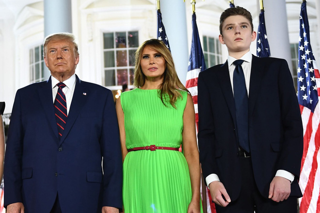 Nghía qua biệt thự dát vàng 118 phòng mà quý tử nước Mỹ Barron Trump đang ở ẩn sau khi rời Nhà Trắng, nhìn mà choáng vì quá xa hoa - Ảnh 1.