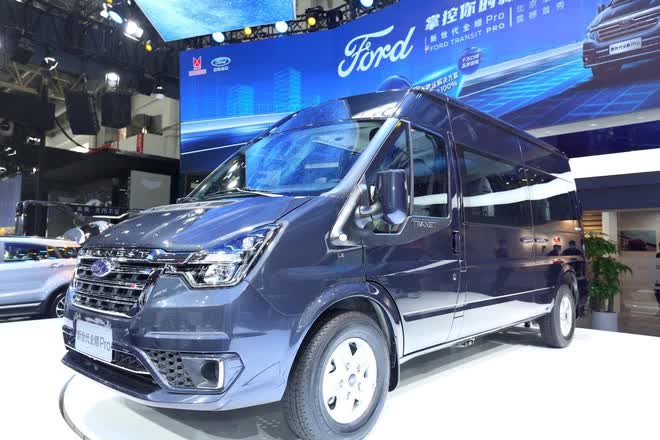 Ford Transit 2022 bất ngờ lộ diện tại Việt Nam: Lắp ráp trong nước, giống phiên bản Trung Quốc, đấu Hyundai Solati - Ảnh 8.