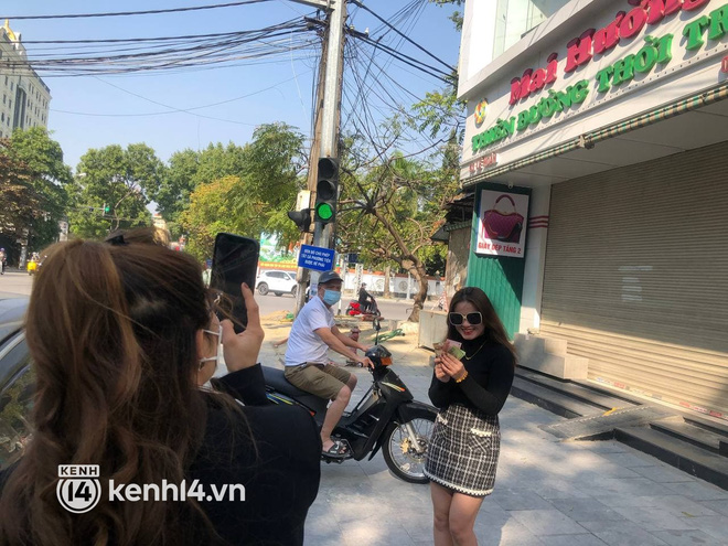 Vụ chủ shop bạo hành nữ sinh gây phẫn nộ ở Thanh Hóa: Shop quần áo đóng cửa im lìm, nhiều bạn trẻ tụ tập quay TikTok - Ảnh 15.