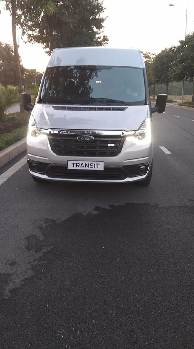 Ford Transit 2022 bất ngờ lộ diện tại Việt Nam: Lắp ráp trong nước, giống phiên bản Trung Quốc, đấu Hyundai Solati - Ảnh 3.