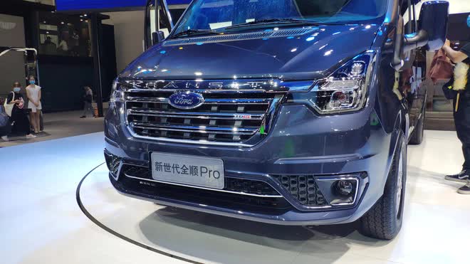 Ford Transit 2022 bất ngờ lộ diện tại Việt Nam: Lắp ráp trong nước, giống phiên bản Trung Quốc, đấu Hyundai Solati - Ảnh 10.